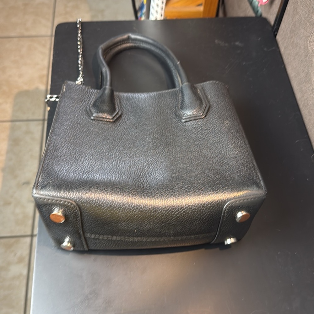 MICHAEL MICHAEL KORS
Extra-Small Leather Crossbody Bag - Picture 4 of 12